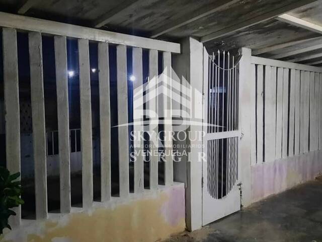 #SGC-339 - Casa para Venta en Punto Fijo - I