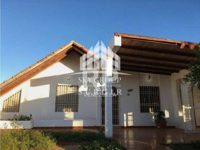 #SGC-246 - Casa para Venta en Punto Fijo - I