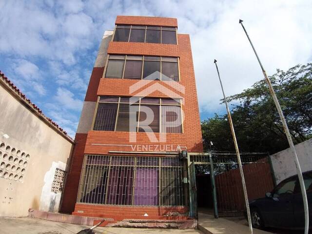 #SGE-031 - Edificio comercial para Venta en Punto Fijo - I