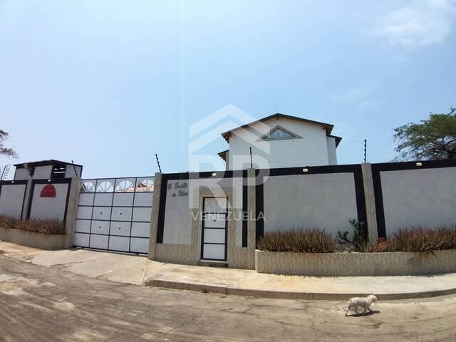 #SGC-274 - Casa para Venta en Punto Fijo - I