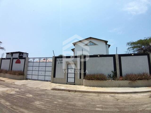#SGC-274 - Casa para Venta en Punto Fijo - I
