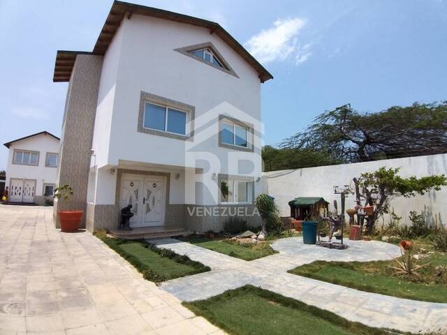 Casa para Venta en Punto Fijo - 4