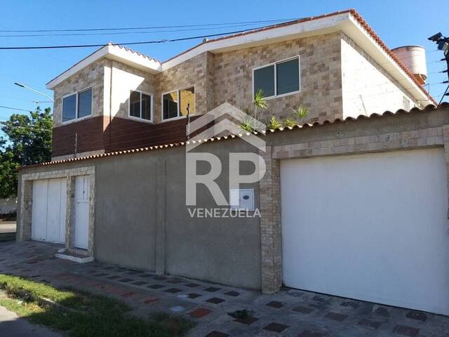 #SGC-260 - Casa para Venta en Punto Fijo - I