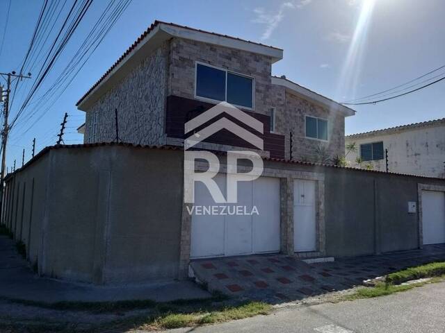 #SGC-260 - Casa para Venta en Punto Fijo - I