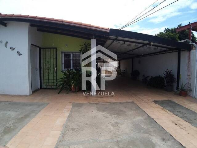 Casa para Venta en Punto Fijo - 1