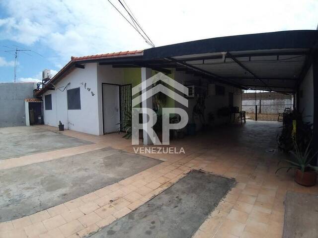 Casa para Venta en Punto Fijo - 3