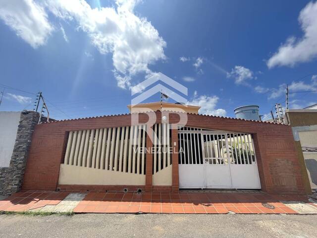 #SGC-324 - Casa para Venta en Punto Fijo - I