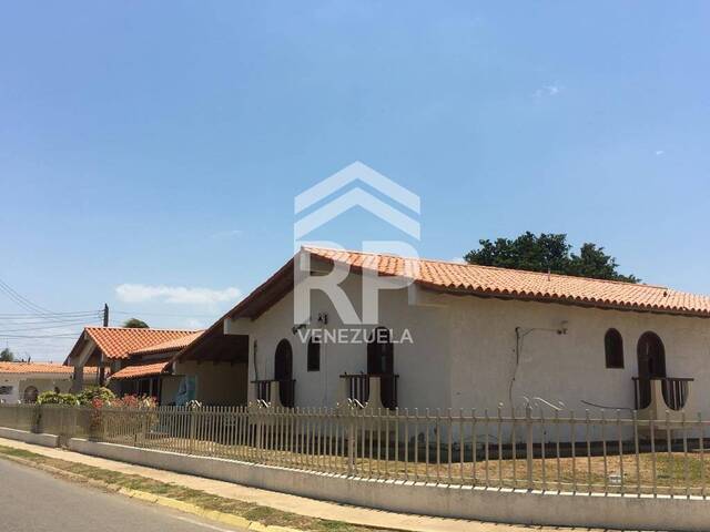 #SGC-089 - Casa para Venta en Punto Fijo - I