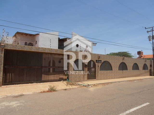 #SGC-086 - Casa para Venta en Punto Fijo - I