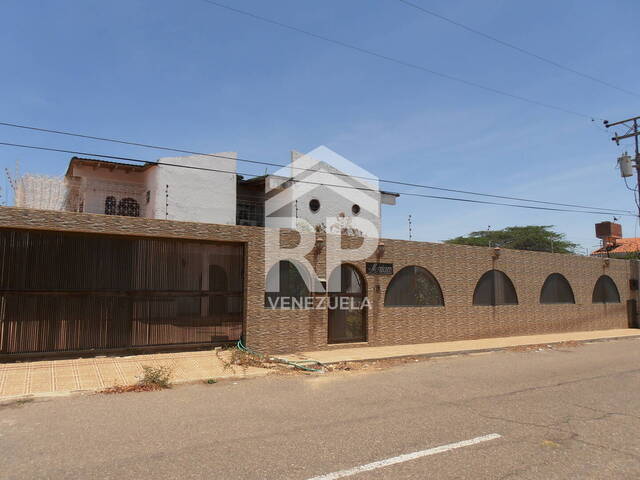 #SGC-086 - Casa para Venta en Punto Fijo - I