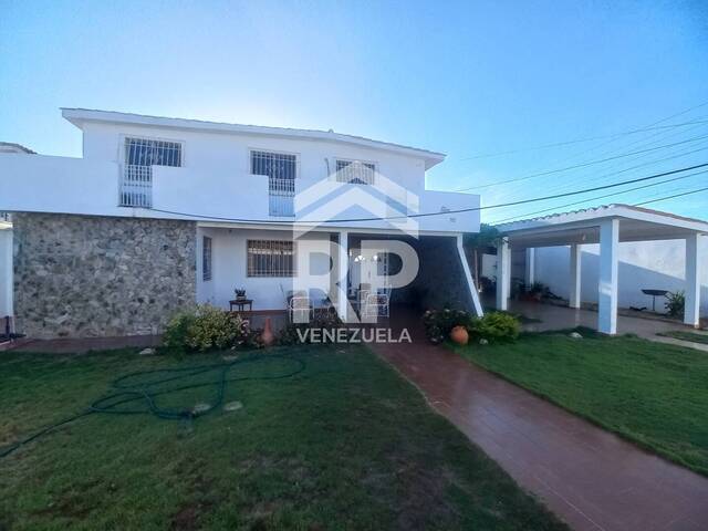 #SGC-382 - Casa para Venta en Punto Fijo - I