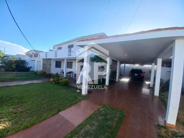 #SGC-382 - Casa para Venta en Punto Fijo - I