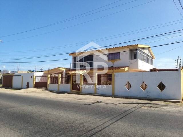 #SGC-386 - Casa para Venta en Punto Fijo - I