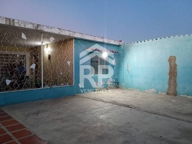 #SGC-361 - Casa para Venta en Punto Fijo - I