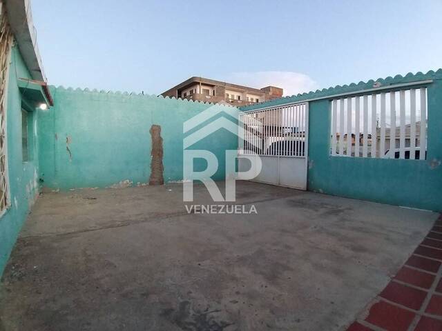 #SGC-361 - Casa para Venta en Punto Fijo - I