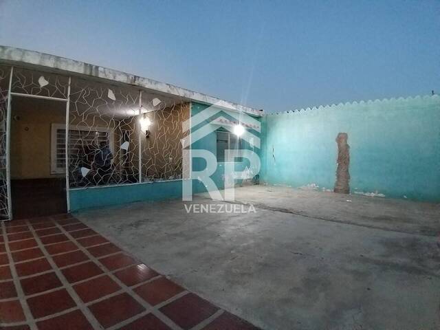 #SGC-361 - Casa para Venta en Punto Fijo - I