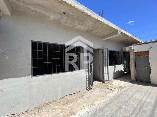 #SGL-108 - Local para Venta en Punto Fijo - I