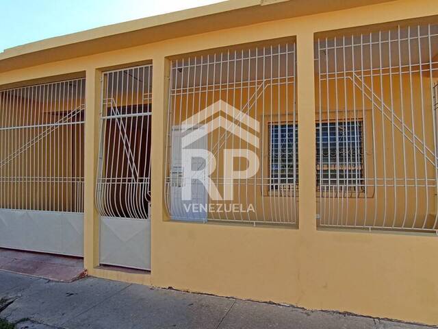 #SGC-355 - Casa para Venta en Punto Fijo - I