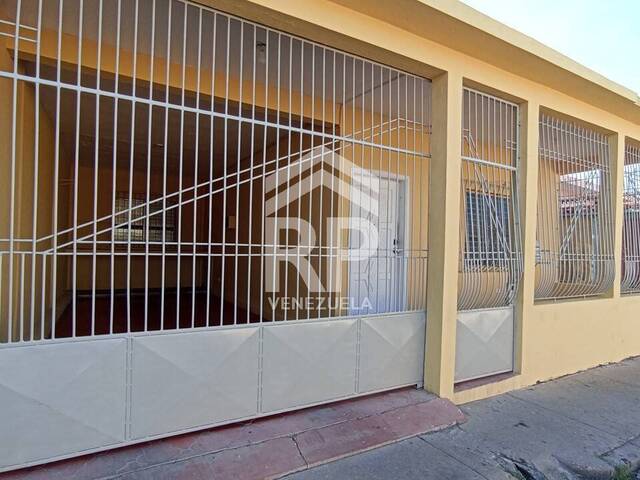 Casa para Venta en Punto Fijo - 3