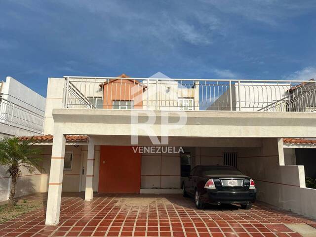 #SGC-393 - Casa para Venta en Punto Fijo - I