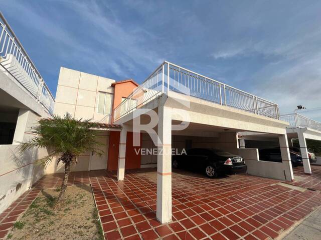 #SGC-393 - Casa para Venta en Punto Fijo - I