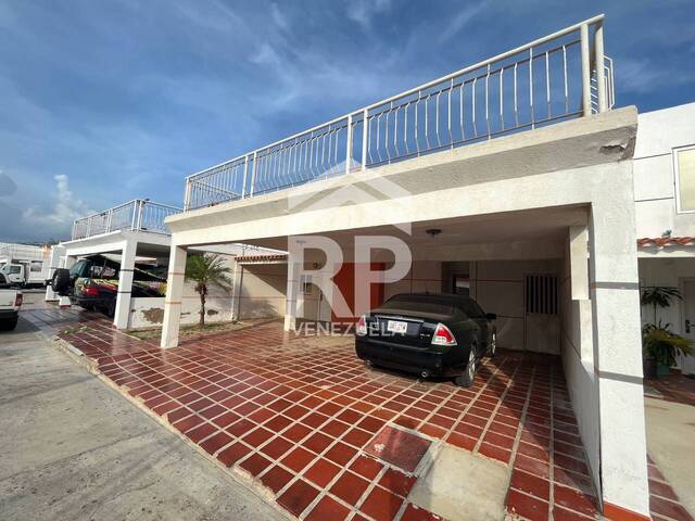 #SGC-393 - Casa para Venta en Punto Fijo - I