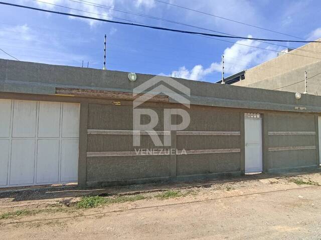 #SGC-327 - Casa para Venta en Punto Fijo - I