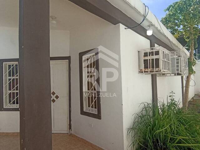 #SGC-327 - Casa para Venta en Punto Fijo - I