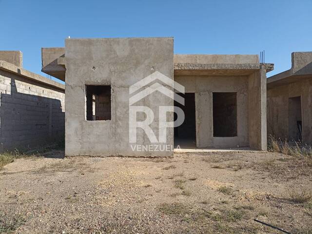 #SGC-261 - Casa para Venta en Punto Fijo - I