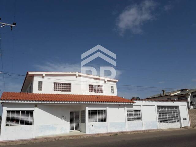 Casa para Venta en Punto Fijo - 1