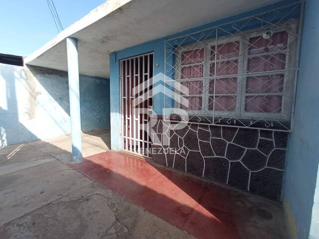 #SGC-383 - Casa para Venta en Punto Fijo - I