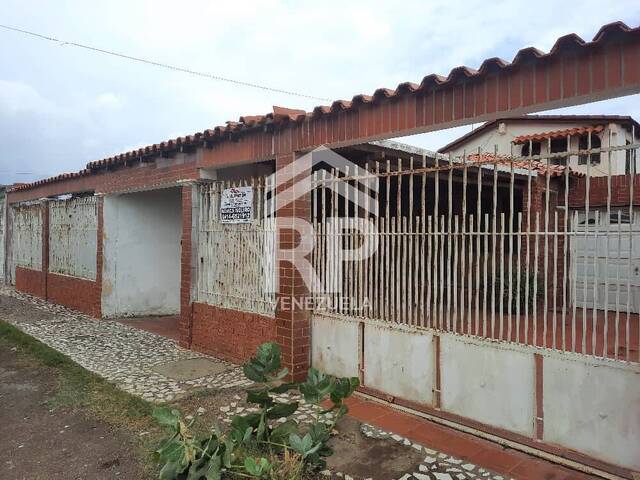 #SGC-368 - Casa para Venta en Punto Fijo - I