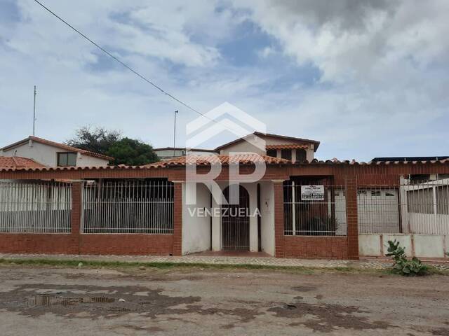 #SGC-368 - Casa para Venta en Punto Fijo - I