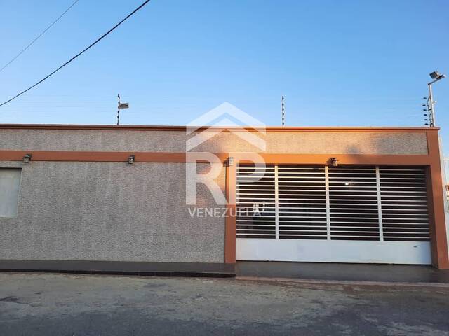 #SGC-264 - Casa para Venta en Punto Fijo - I