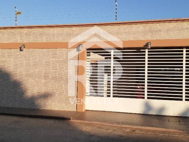 #SGC-264 - Casa para Venta en Punto Fijo - I