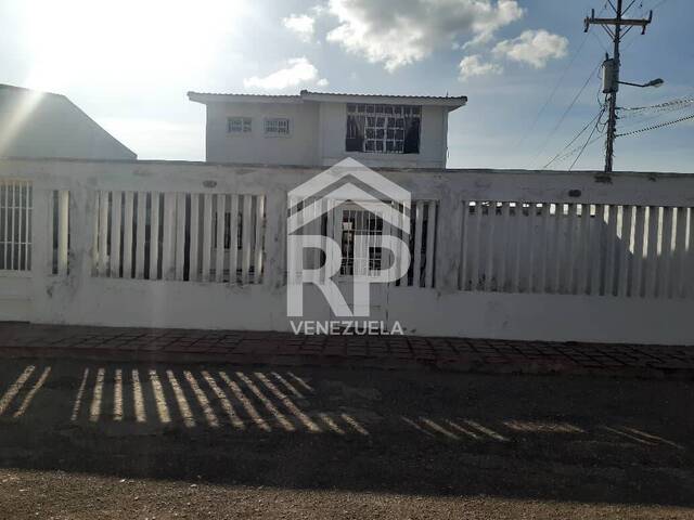 #SGC-234 - Casa para Venta en Punto Fijo - I