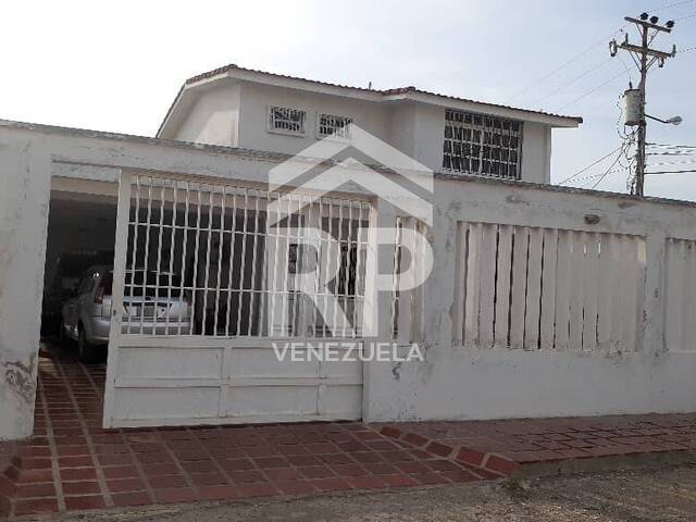 #SGC-234 - Casa para Venta en Punto Fijo - I