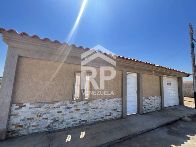 #SGC-395 - Casa para Venta en Punto Fijo - I