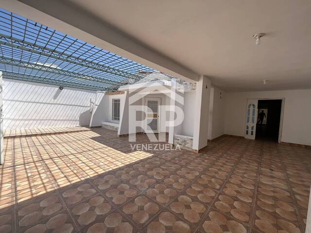 #SGC-395 - Casa para Venta en Punto Fijo - I