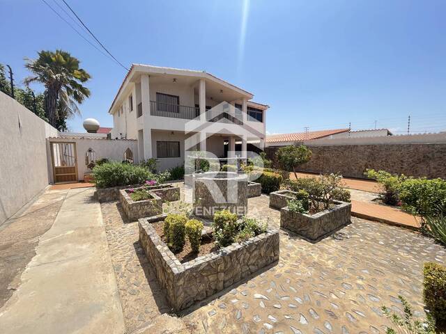 #SGC-396 - Casa para Venta en Punto Fijo - I