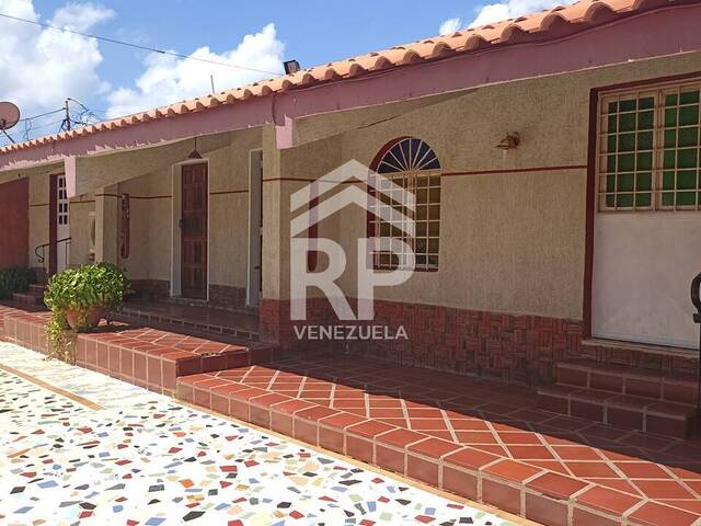 #SGC-322 - Casa para Venta en Punto Fijo - I