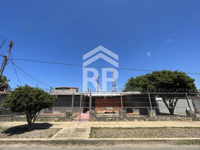 #SGC-397 - Casa para Venta en Punto Fijo - I