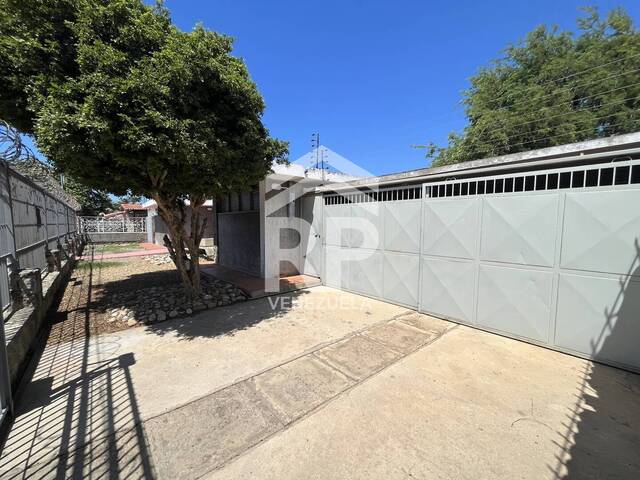 #SGC-397 - Casa para Venta en Punto Fijo - I