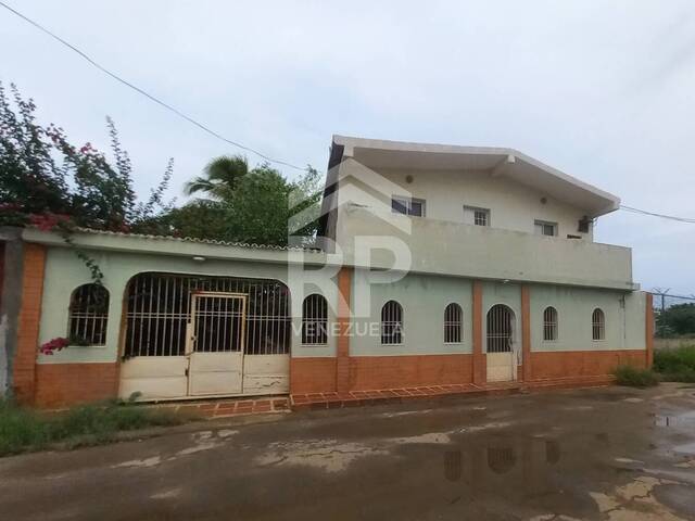 #SGC-412 - Casa para Venta en Punto Fijo - I