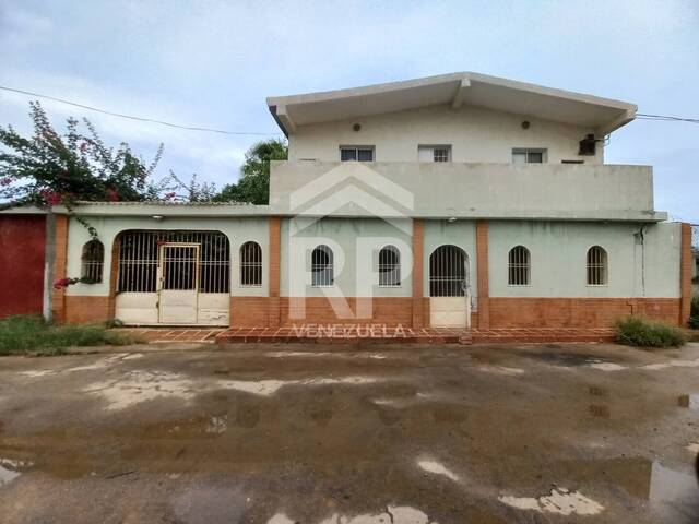 #SGC-412 - Casa para Venta en Punto Fijo - I