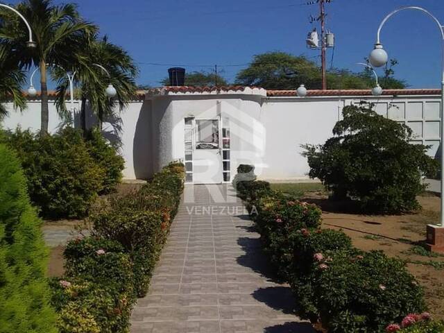 #SGC-186 - Casa para Venta en Punto Fijo - I