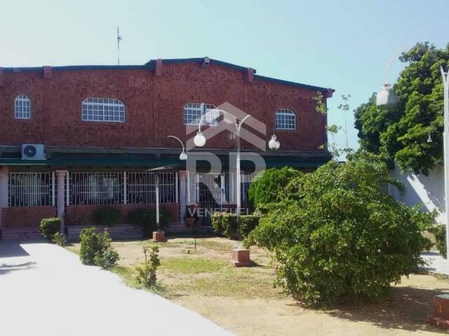 #SGC-186 - Casa para Venta en Punto Fijo - I