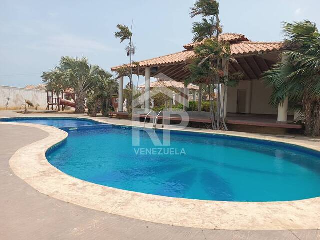 Townhouse para Alquiler en Punto Fijo - 3