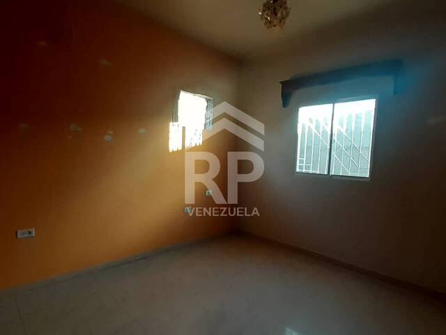 Casa para Alquiler en Punto Fijo - 2