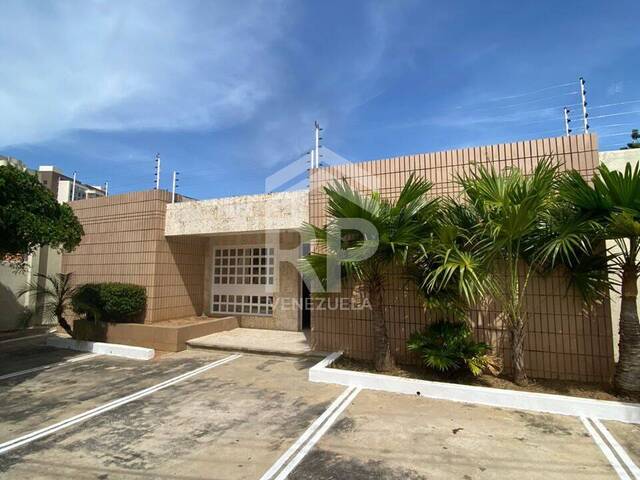#PLL-014 - Oficina para Alquiler en Maracaibo - V